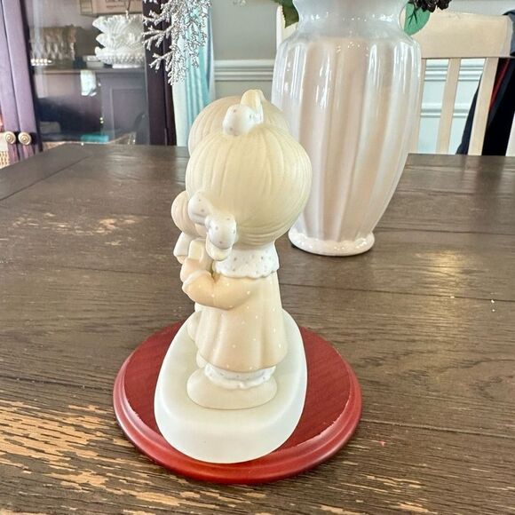 PRECIOUS MOMENTS Vintage 1980 Rejoicing With You Figurine Parents & Baby - Picture 3 of 8